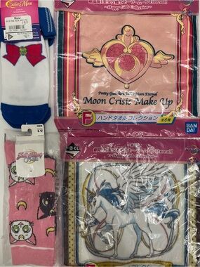Sailor Moon Microfibre towels and socks - Official Bandai